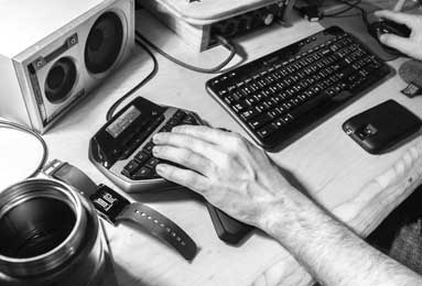 1-2！阿森纳遭读秒绝杀！曼城3-0大胜差2分，日本中场绝平利物浦